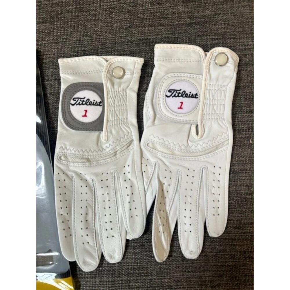 Set of 2 Titleist Ladies Large Perma-Soft Leather Golf Gloves